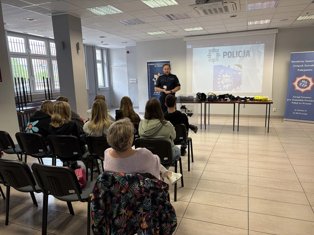 Rekrutacja do służby policji dla siódmoklasistów