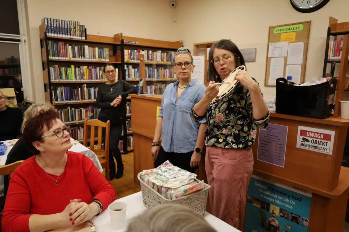 WARSZTATY RĘKODZIEŁA W BIBLIOTECE PUBLICZNEJ