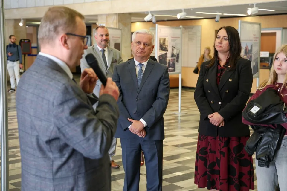 Wystawa upamiętniająca Dzieci Wrzesińskie w Urzędzie Wojewódzkim
