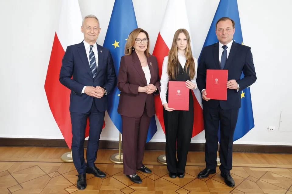 Senat uhonorował strajkujące dzieci